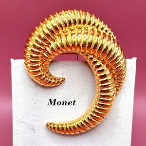 Vtg Monet Ribbed Gold Plated Swirl Crescent Brooch Pin, Mid-Century 2 3/8 Inch